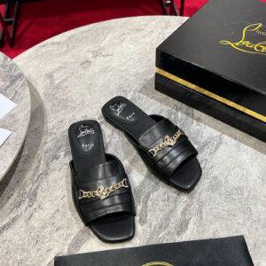 Christian Louboutin Chain slippers Golden Chain And adoption Made of leather