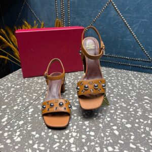 Valentino 2025 runway collection Rivet steel balls embellish thick heeled Roman sandals High heels: 5.5cm