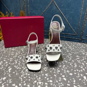 Valentino 2025 runway collection Rivet steel balls embellish thick heeled Roman sandals High heels: 5.5cm