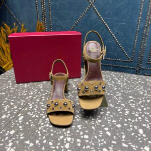 Valentino 2025 runway collection Rivet steel balls embellish thick heeled Roman sandals High heels: 5.5cm